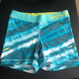 Nike Pro Dry Fit running short in Xs.